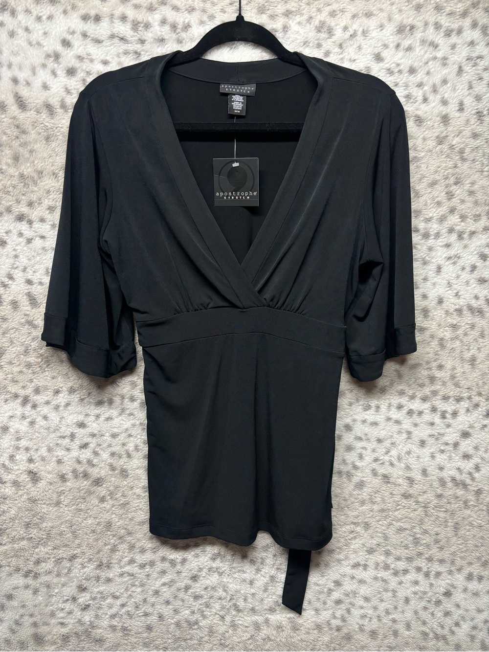 Y2K APOSTROPHE V- NECK TOP